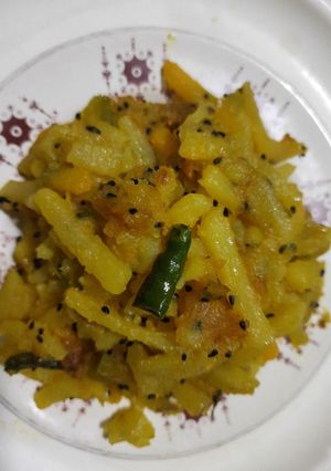 আলু কুমড়োর চচ্চড়ি(Aloo kumror chorchori recipe in Bengali) রেসিপির প্রধান ছবি