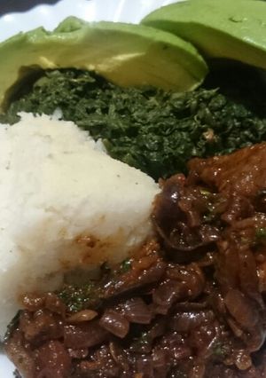 A picture of Ugali kienyeji and chicken+ guacamole 😋.