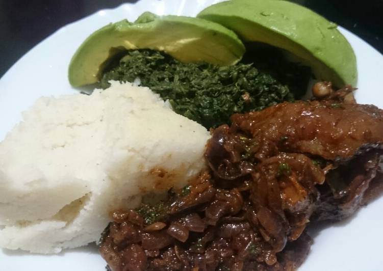 Ugali kienyeji and chicken+ guacamole 😋