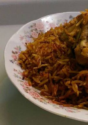صورة لوصفة ارز بالدجاج مع صوص الطماطم