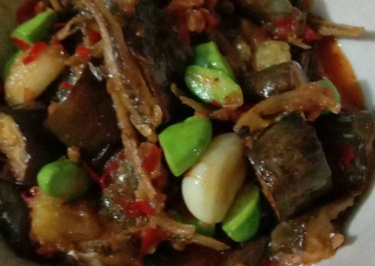 Bahan memasak Trong tumis teri petai yang simpel