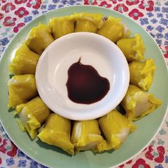 A picture of Siomai.