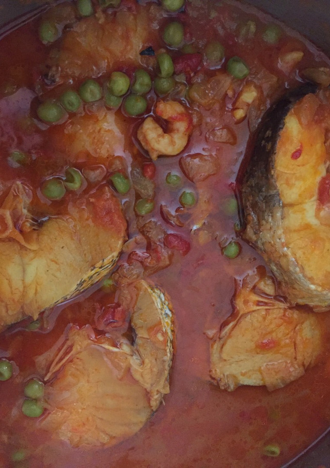 Una foto de Merluza en salsa de tomate y pimiento