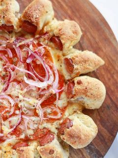 Foto resep Sausage stuffed crust pizza