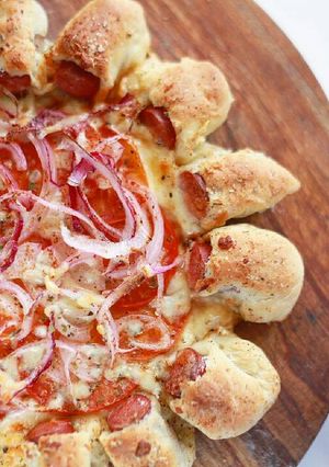 Foto resep Sausage stuffed crust pizza