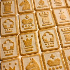 A picture of No-Bake Chessmen Banana Pudding.