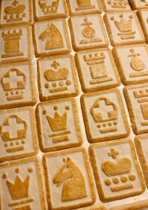 A picture of No-Bake Chessmen Banana Pudding.