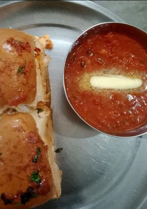पाव भाजी (Pav bhaji recipe in Hindi) रेसिपी मुख्य फोटो