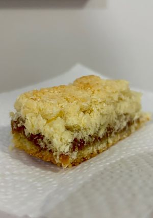 Una foto de Tarta de coco y dulce de leche