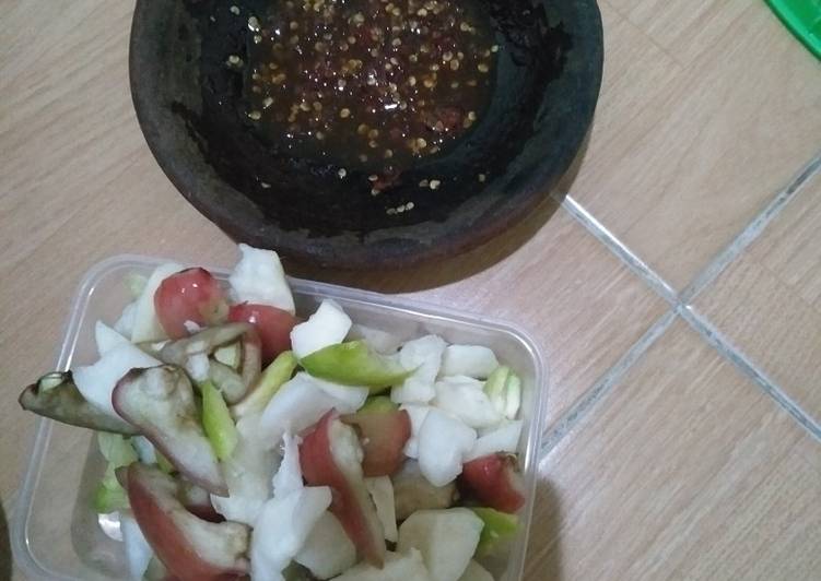 Rujak manis pedas jambu aer,bengkuang nd kedondong