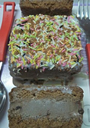 A picture of Chocolate Icecream Sandwich cake.
