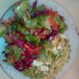 Zapallitos revueltos con ensalada fresca mixta