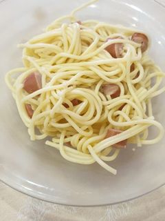 Una foto de Espaguetis a la salchicha