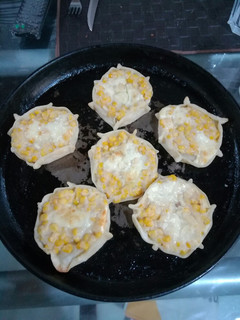 Una foto de Canastitas de choclo y salsa blanca