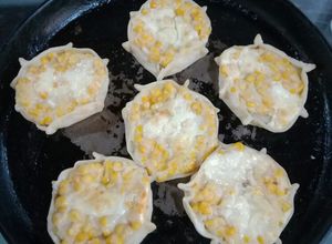 Una foto de Canastitas de choclo y salsa blanca