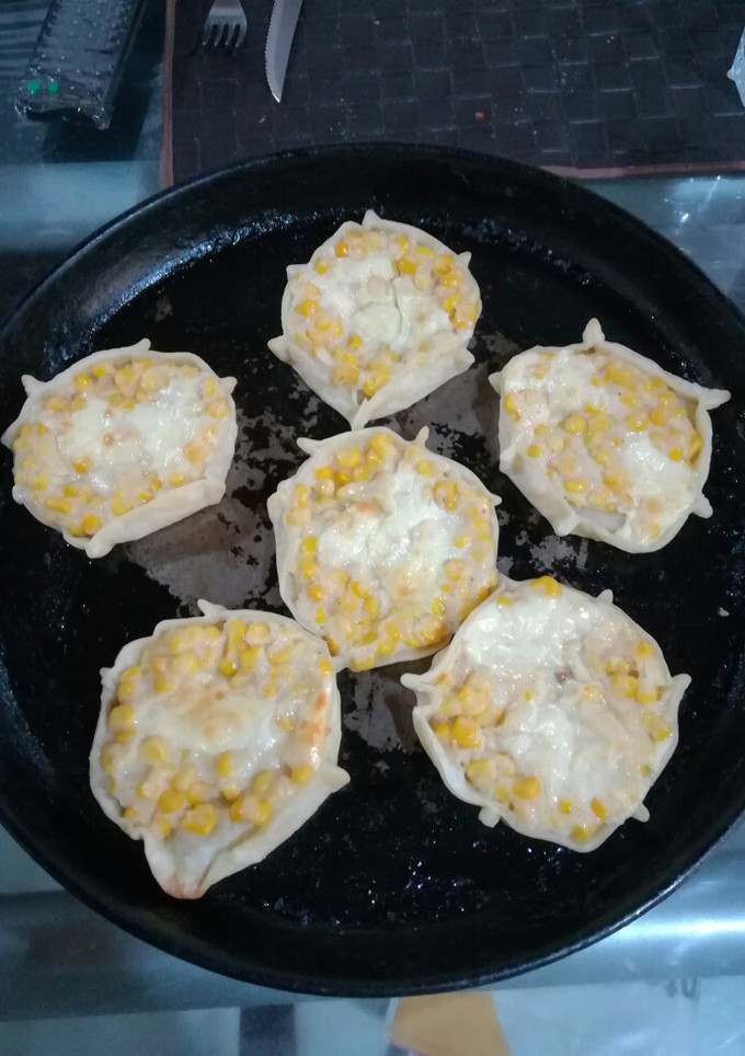 Una foto de Canastitas de choclo y salsa blanca