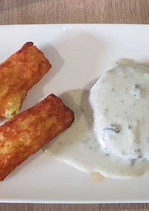 Une photo de Steak haché sauce roquefort maison et puree au boursin maison