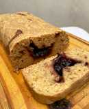 Budín de limón relleno de mermelada de arándanos