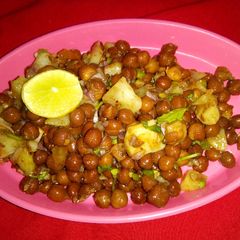 A picture of Black chana chaat.