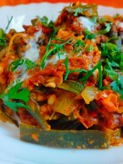 मसाला भेंडी (masala bhendi recipe in marathi) रेसिपी चे मुख्य फोटो