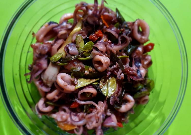 Rahasia Bikin Cumi Pete Tumis Cabe Ijo, Enak Banget