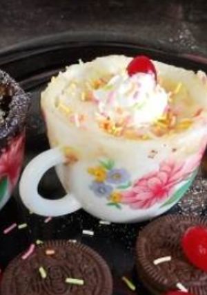 A picture of Chocolate Mugcake and Vanilla Mugcake.