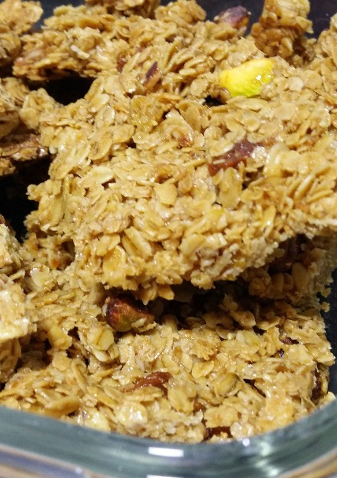 Una foto de Galletas de avena, pistachos y orejones con jengibre