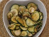 Sunomono de Pepino con Ponzu Añejo y Dúo de Sésamo