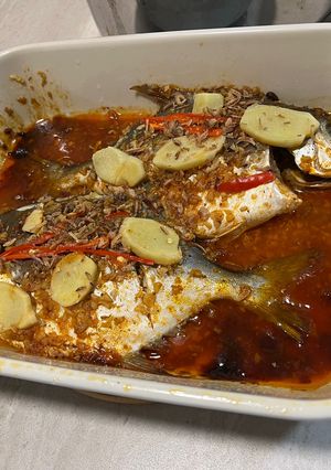 Hình của món (Lò vi sóng) Cá chim sốt tương mận.