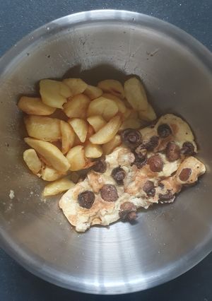 A picture of Chunky Chips and Button Mushroom Omelette.