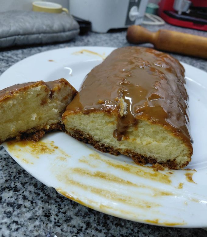 Una foto de Budín con Dulce de Leche Perfecto para el Mate. Riquisimo y Facil!