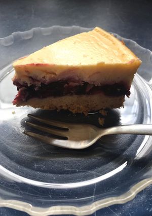 Sült túrótorta gyümölccsel recept fotója