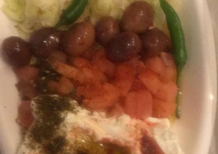 سلطة الخس بالزيتون المغربي