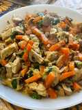 Poulet mariné aux carottes, champignons, épices et coriandre