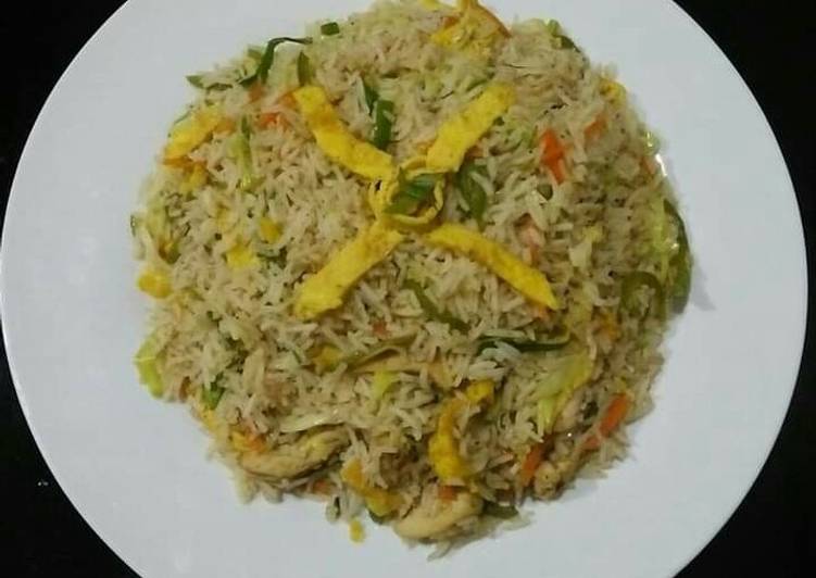 Step-by-Step Guide to Prepare Perfect Restuarant style Chicken fried rice😋🍲🍴