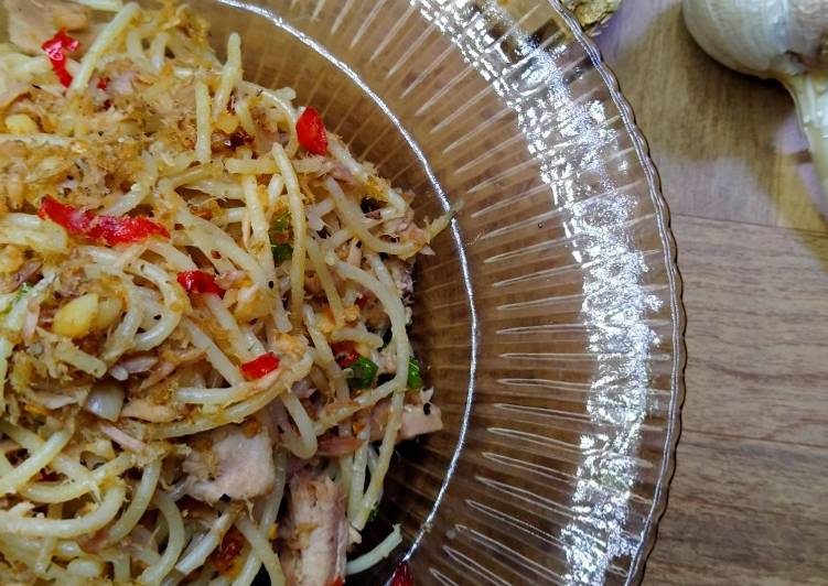 Langkah Mudah untuk Menyiapkan Spaghetti tuna paling mudah yang Enak Banget