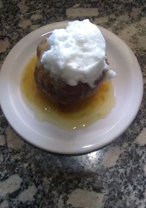 Una foto de Manzanas al horno con corazón de merengue bañadas en jalea