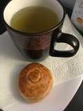Con frío, hambre y a dieta?Té de yerbabuena y un bisquet