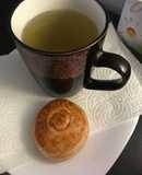 Con frío, hambre y a dieta?Té de yerbabuena y un bisquet