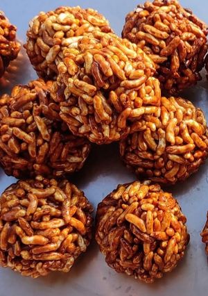 A picture of Puffed rice ball/ pori urundai.