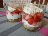 Vasitos de fresas con crema de queso