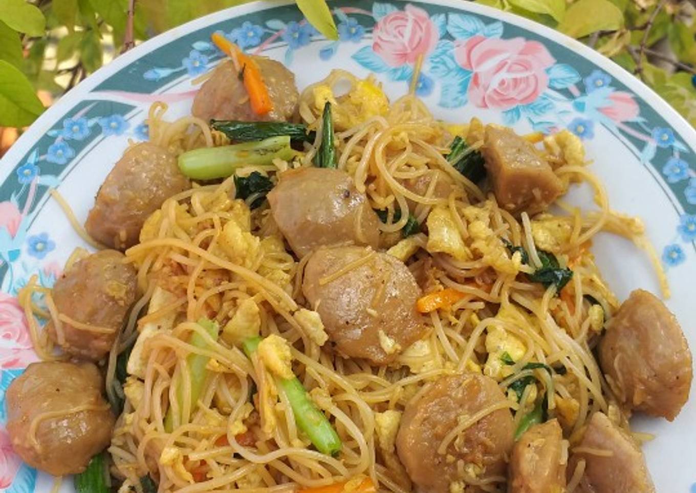 Bihun goreng bakso