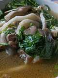 แกงเห็ดนางฟ้าภูฐานใส่หมูแดดเดียว