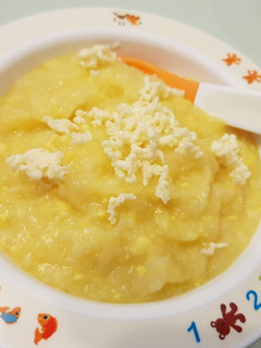 A picture of Rice+cauliflower+sweet corn+egg yolk+cheese baby porridge.