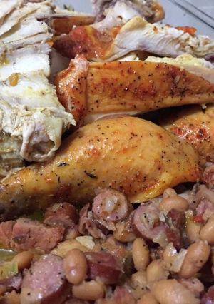 Una foto de Pollo asado relleno con chorizo