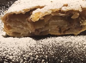 Una foto de Strudel de manzana 🍏🍎