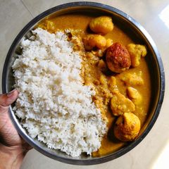 A picture of Egg curry with Steamed Rice.