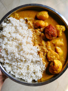 A picture of Egg curry with Steamed Rice.