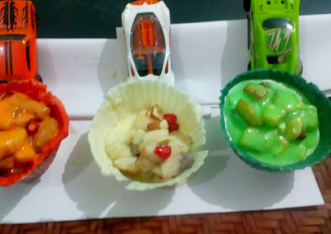 Tricolor fruit custard tricolor chocolate bowl