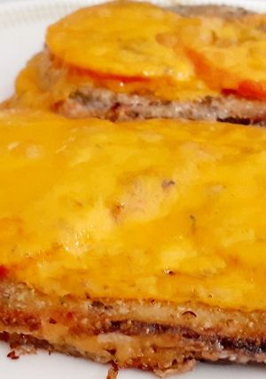 Una foto de Milanesas de berenjenas rellenas 🍆